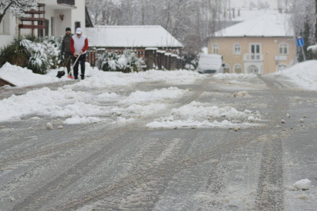 Ne bacajmo snijeg na očišćenu cestu!