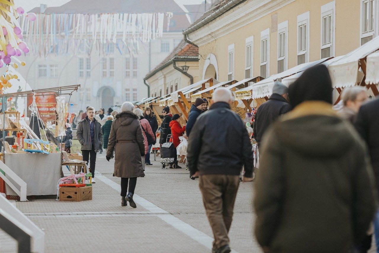 Prodaja na otvorenom u sklopu 31. Đakovačkih bušara