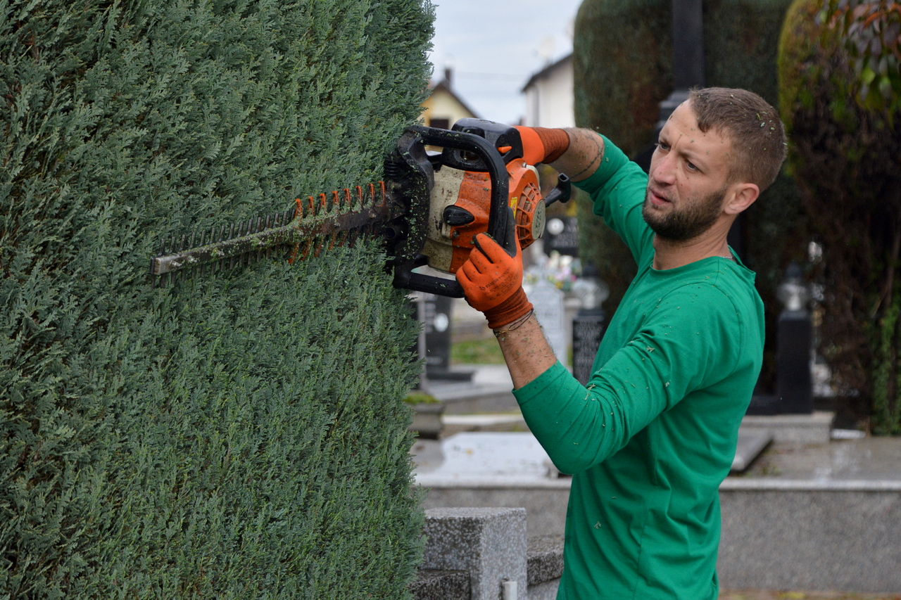 Groblja uređena i spremna za blagdan Svih svetih