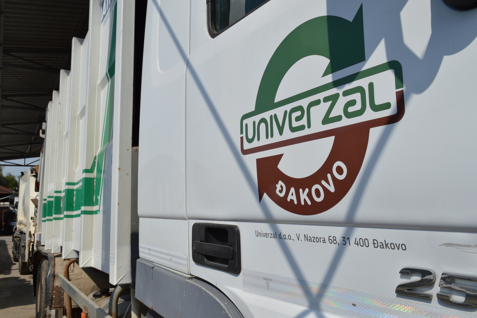 Na prodaju dva rabljena vozila za sakupljanje otpada